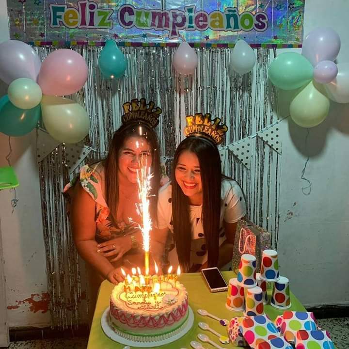 Las cumpleañeras Sandra Patricia Ninco y Marly Clavijo.